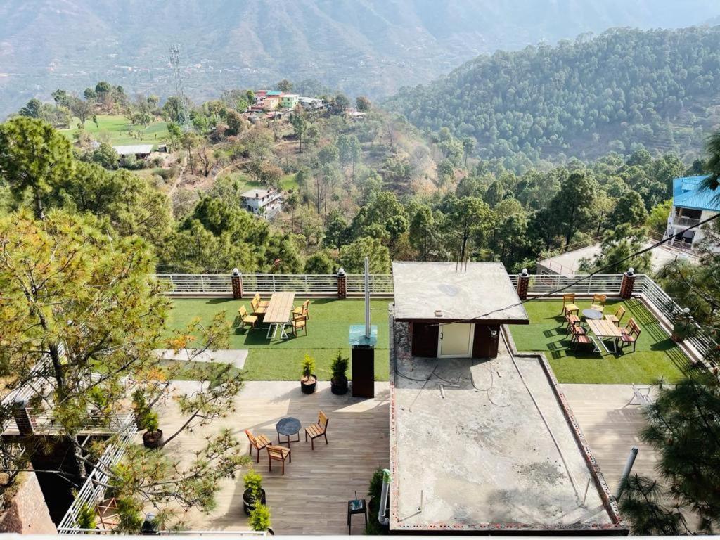 Hillcrest Heights Bed & Breakfast Kasauli Bagian luar foto
