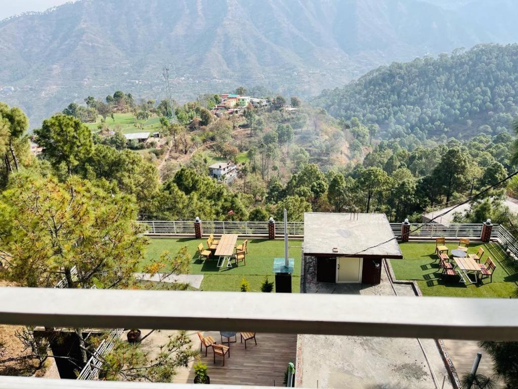 Hillcrest Heights Bed & Breakfast Kasauli Bagian luar foto