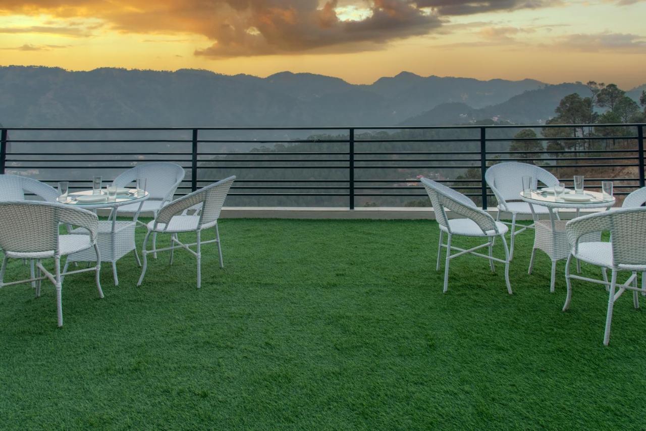 Hillcrest Heights Bed & Breakfast Kasauli Bagian luar foto