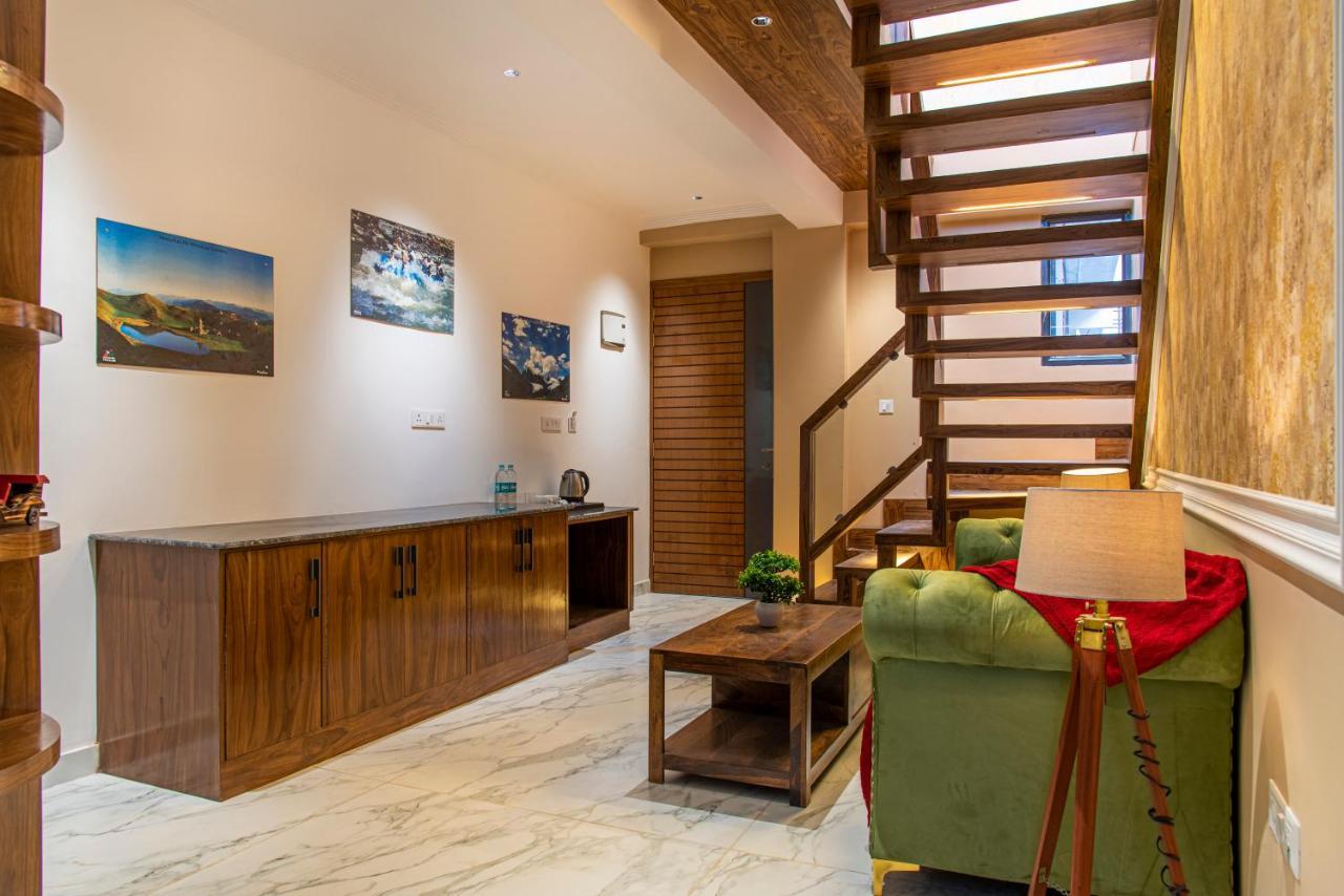 Hillcrest Heights Bed & Breakfast Kasauli Bagian luar foto