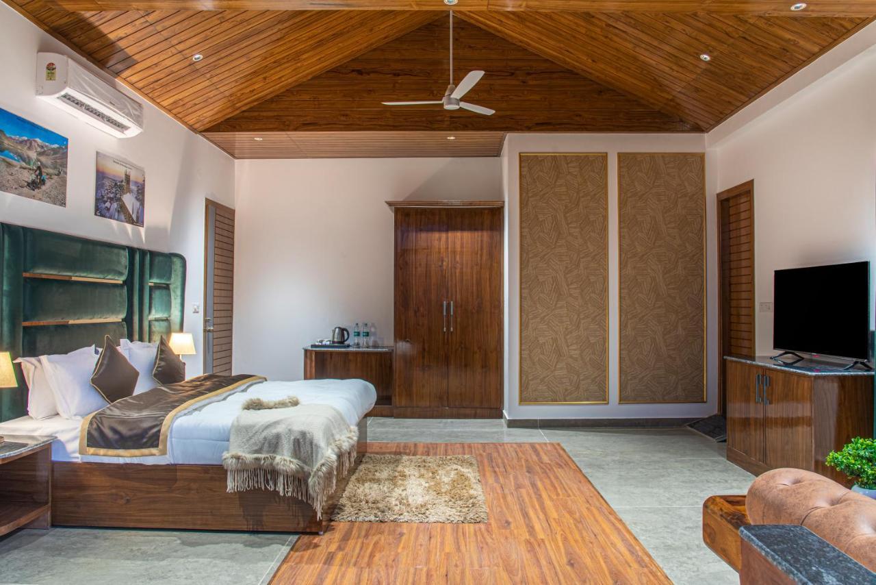 Hillcrest Heights Bed & Breakfast Kasauli Bagian luar foto