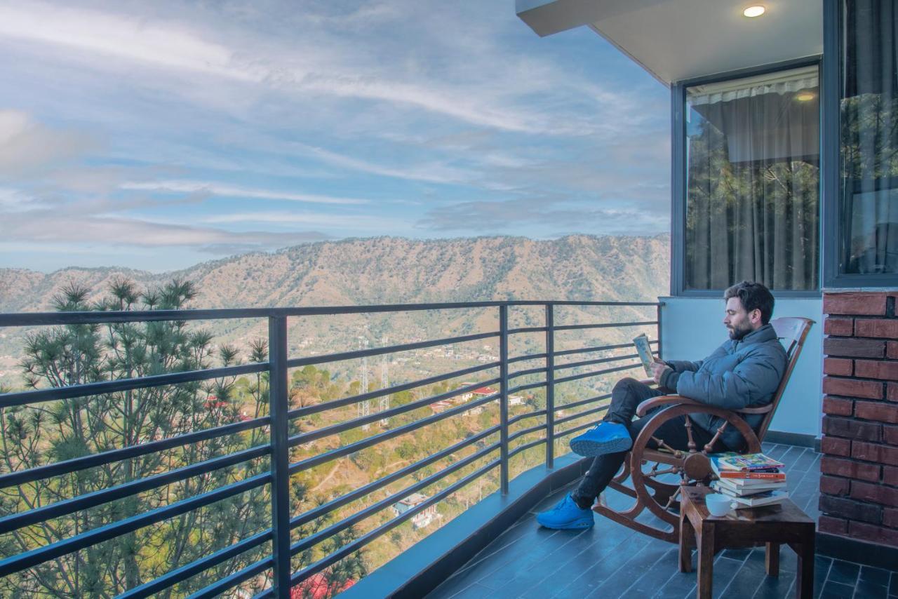 Hillcrest Heights Bed & Breakfast Kasauli Bagian luar foto