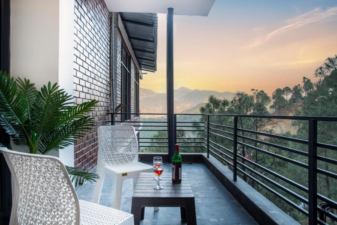 Hillcrest Heights Bed & Breakfast Kasauli Bagian luar foto